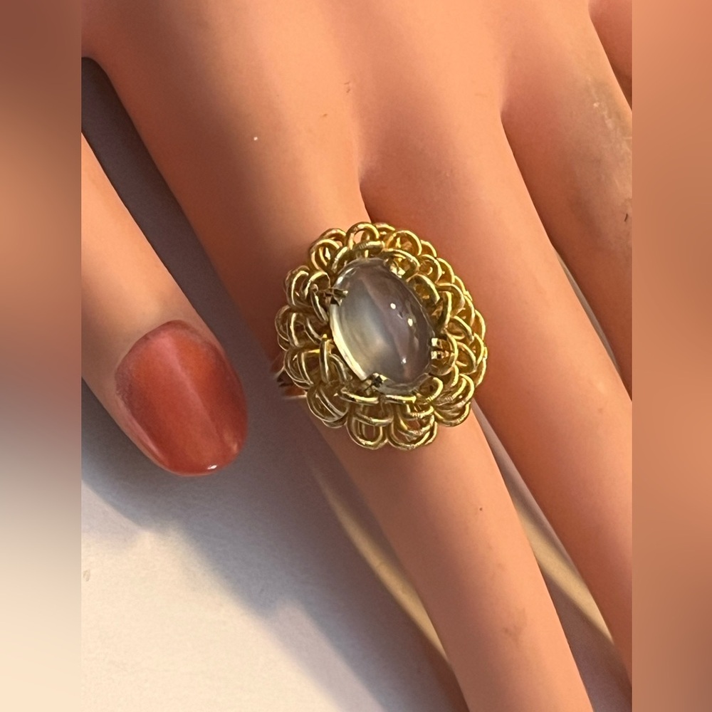 VINTAGE EUROPEAN 750 Y/GOLD MASSIVE COCKTAIL RING with NATURAL GREEN MOONSTONE